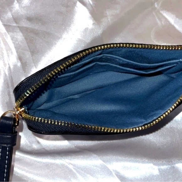 COACH CORNER ZIP WRISTLET MONOGRAM PRINT NAVY LIGHT BLUE NWT!